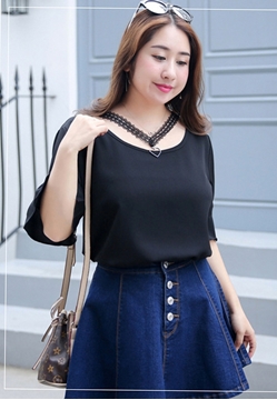 Picture of V lace Collar Chiffon Top