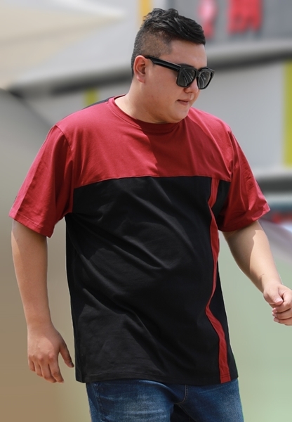 Plus size red and black contrast color cotton t-shirt.