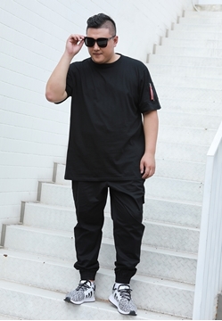 Plus size men's t-shirt with a sleeve pocket and a crew neckline in color black.