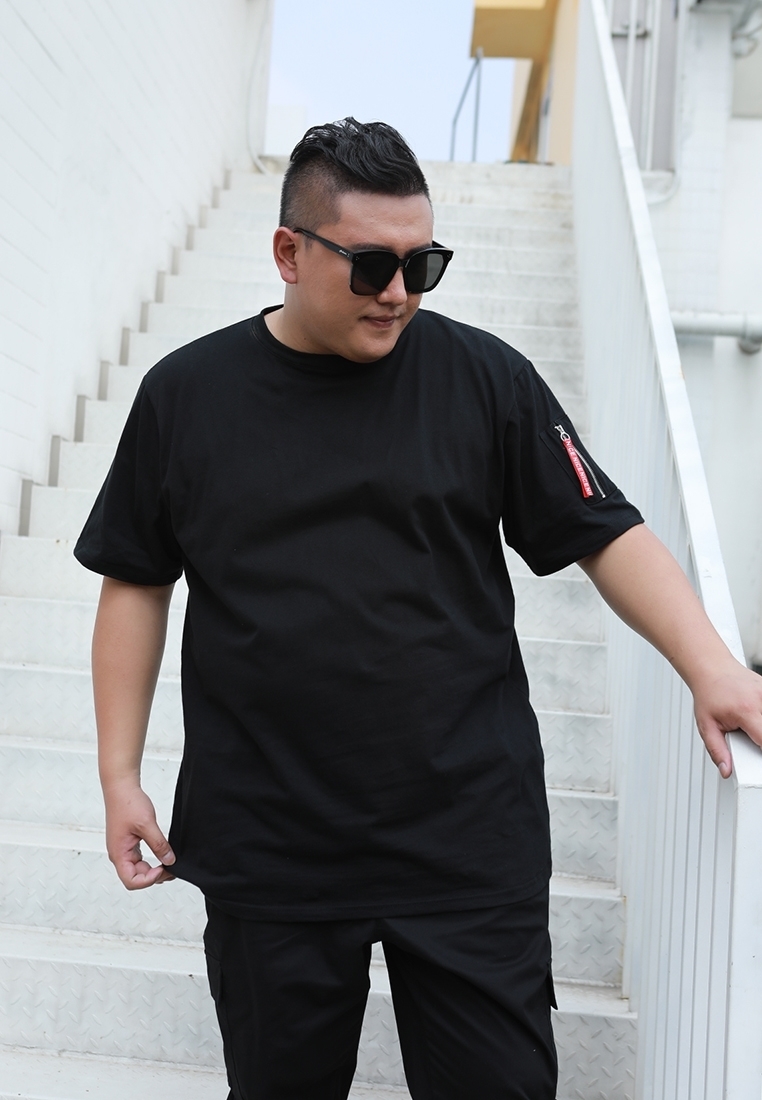Close up front view of plus size men's t-shirt with a sleeve pocket and a crew neckline in color black.