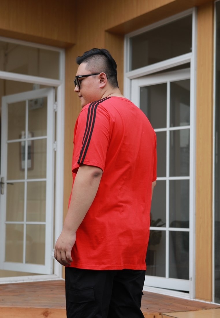 Plus size men shoulder strip T-shirt in red color back view.